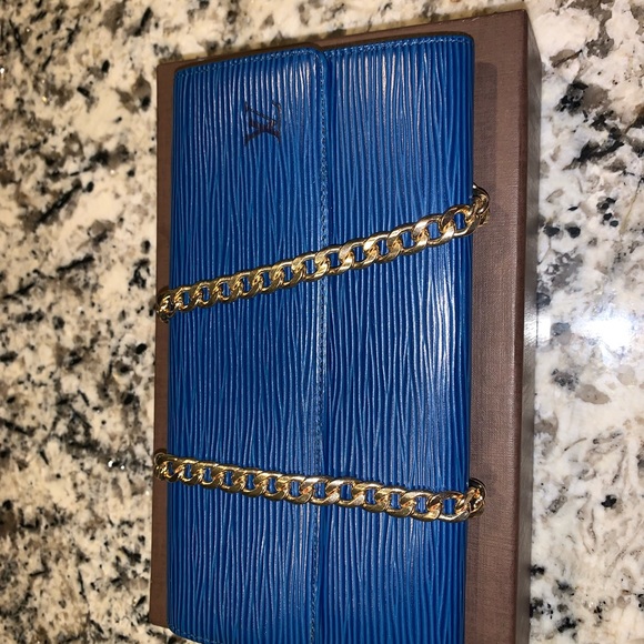 Authenticated Louis Vuitton epi wallet Authentic - Picture 9 of 14